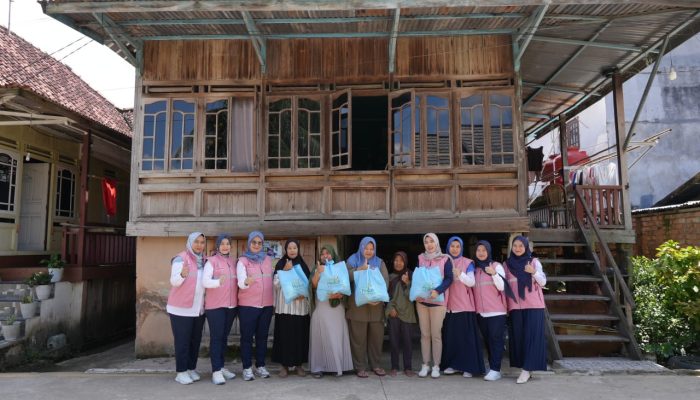 Srikandi PLN IP UBP Keramasan Tebarkan Kepedulian Sosial kepada Dhuafa Ring 1 Melalui Program CSR