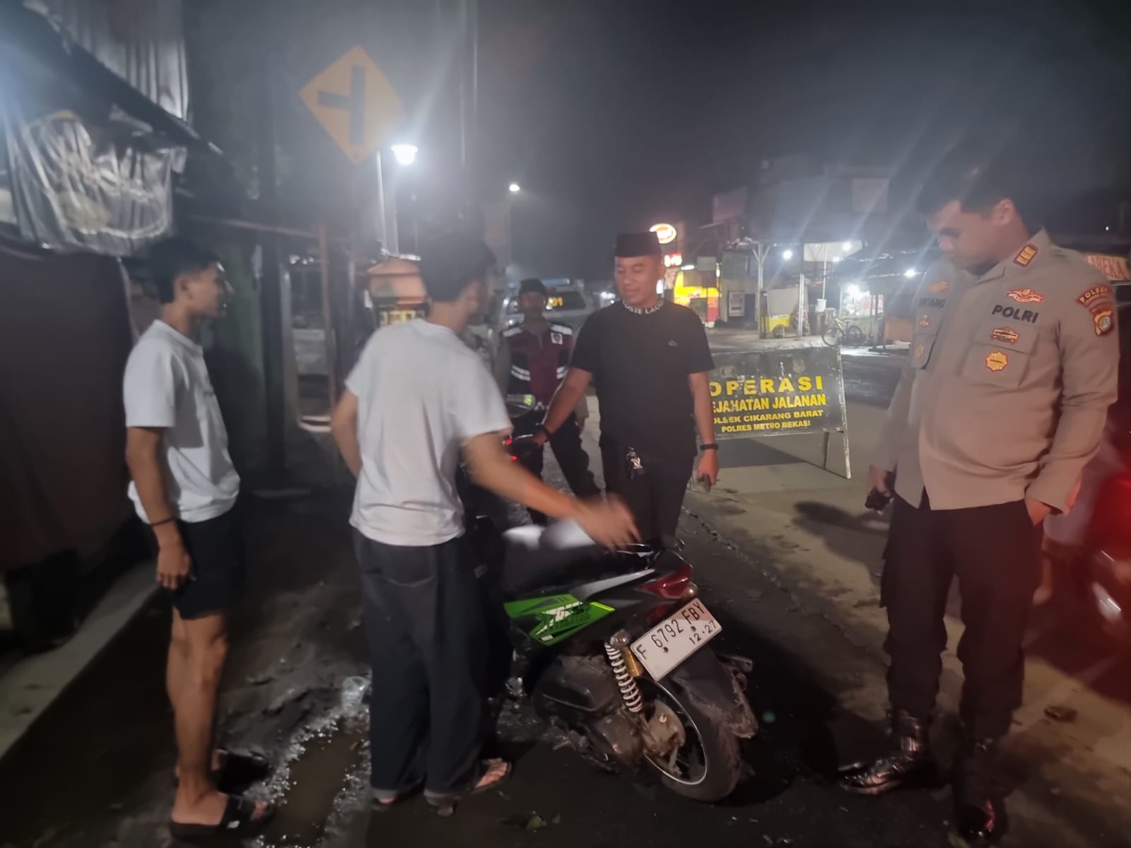 Kapolsek Cikarang Barat Pimpin Operasi Berantas Jaya 2025 dan Patroli Biru di titik rawan Kriminalitas
