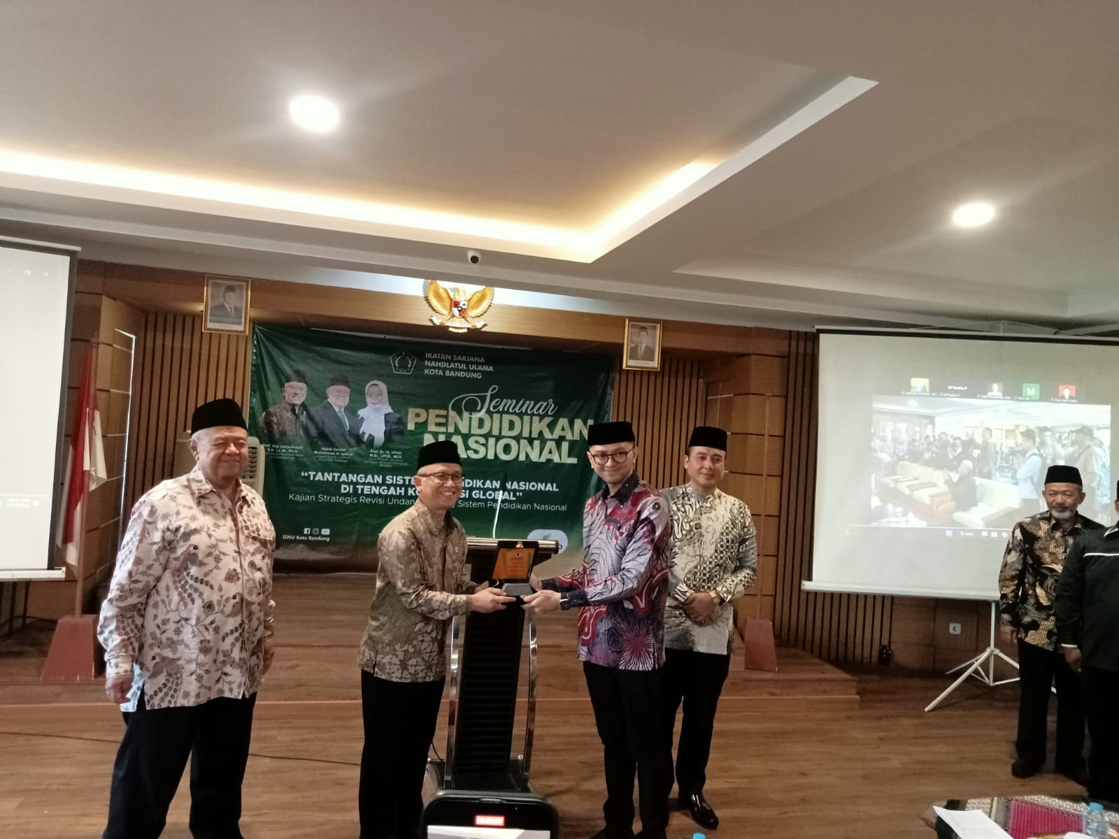 Wamendikdasmen Atip Latipulhayat Hadiri Acara Seminar Pendidikan Nasional Di Bandung