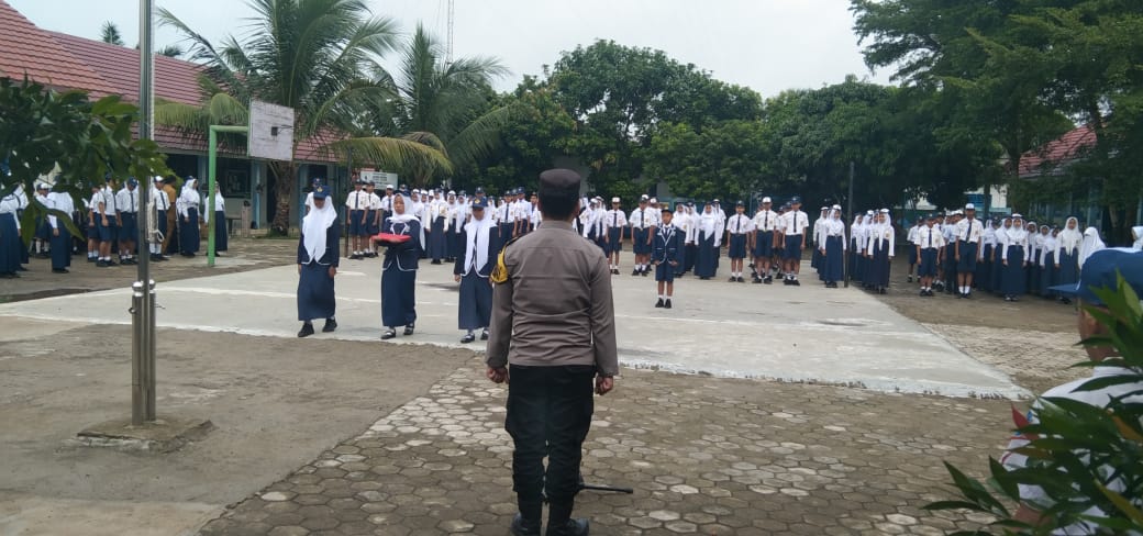 BHABINKAMTIBMAS POLSEK TALANG UBI JADI PEMBINA UPACARA DI SMP NEGERI 9 TALANG UBI: EDUKASI KAMTIBMAS UNTUK GENERASI MUDA