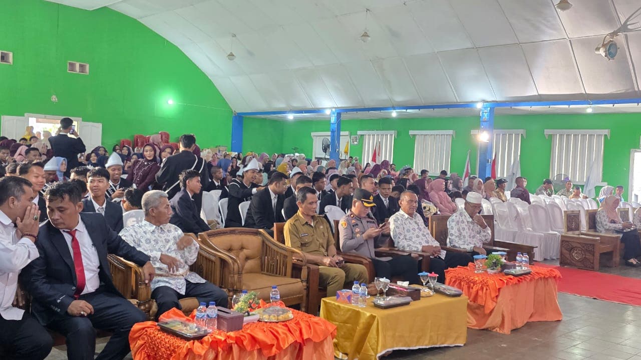 Kapolsek Talang Ubi Hadiri Wisuda SMK YPIP: Dorong Siswa Jadi Generasi Unggul dan Menjaga Kamtibmas