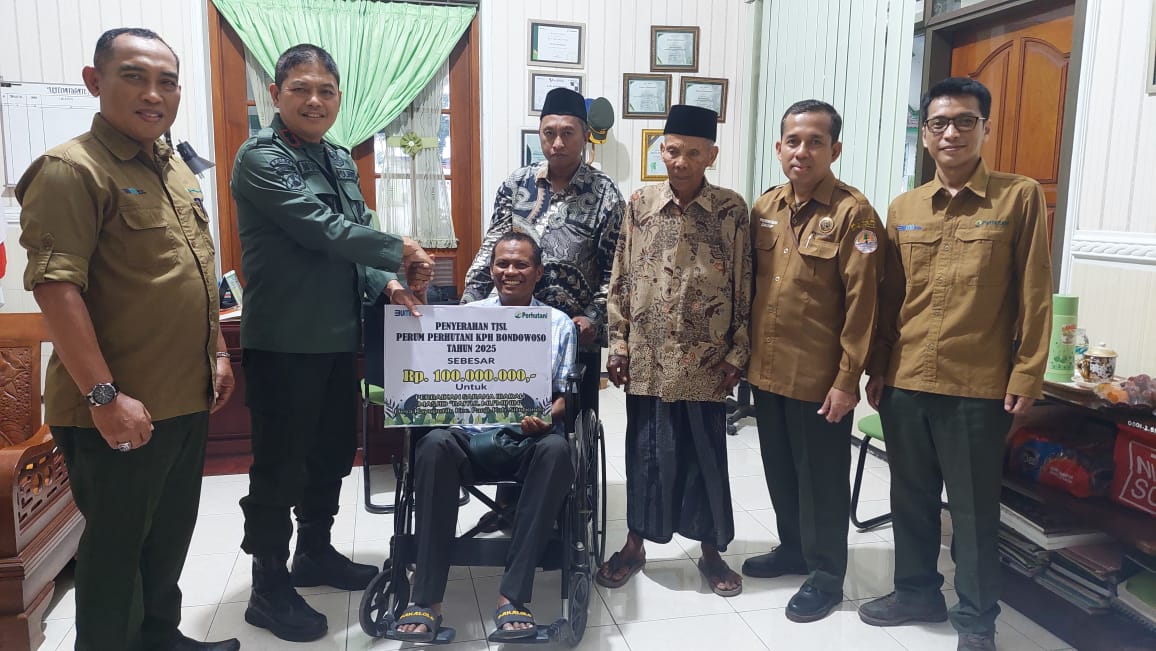 Adm Perhutani KPH Bondowoso, Serahkan Dana TJSL 100 Juta Untuk Rehabilitasi Masjid " BAITUL MU'MININ "