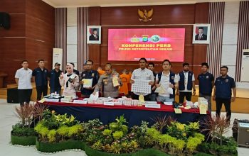 Krimsus Kapolres Metro Bekasi Ungkap Pemalsuan Skincare Glow Glowwing Krimsus Kapolres Metro Bekasi Ungkap Pemalsuan Skincare Glow Glowwing