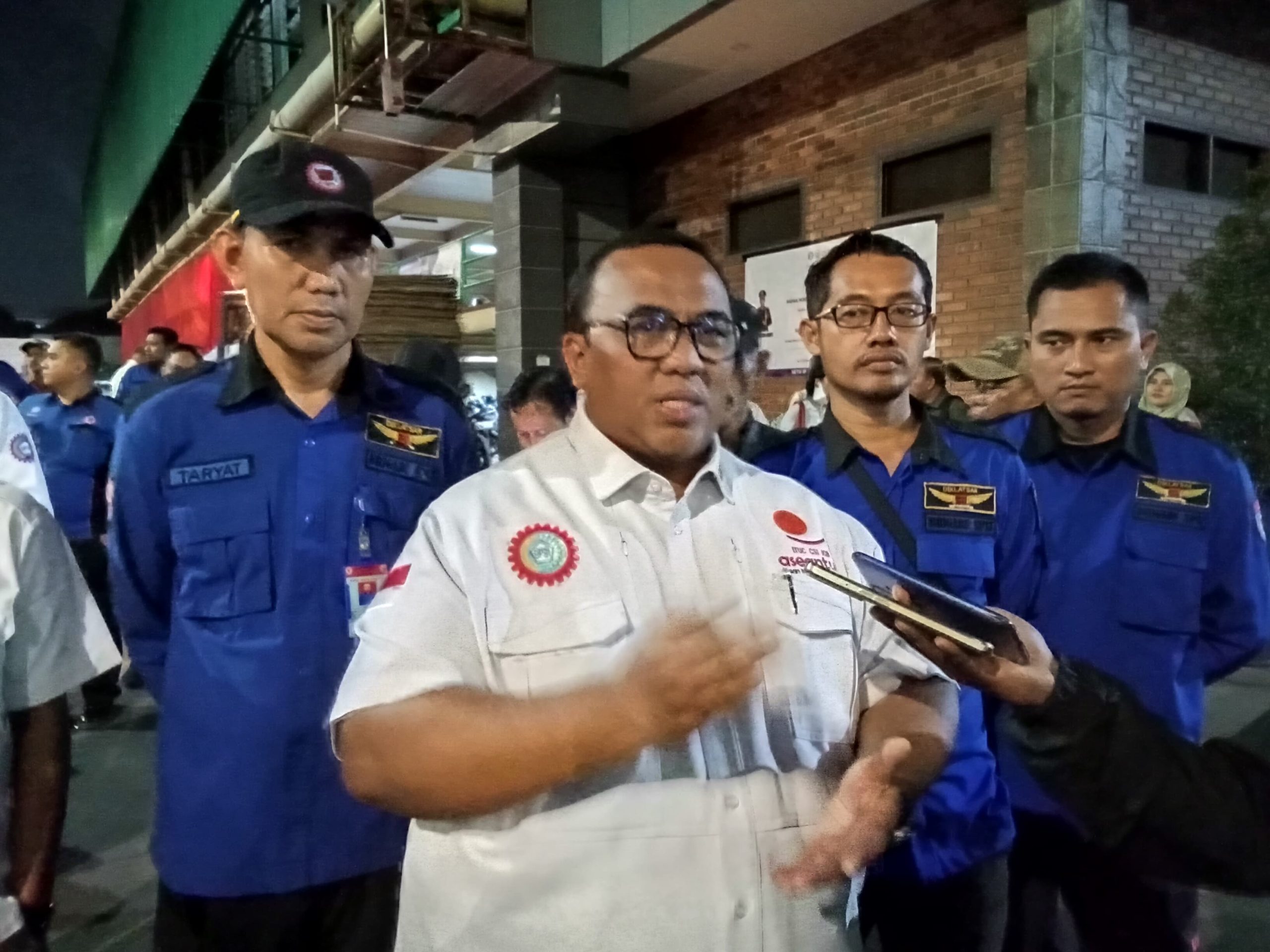 "Presiden KSPSI Bersama Kapolda Jabar Kunjungi Buruh PT Kahatex Cijerah''