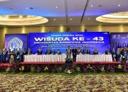 KEPALA LLDIKTI WILAYAH IV DALAM SAMBUTANNYA PADA ACARA WISUDA UNIKOM MENGATAKAN: WISUDAWAN/TI UNIKOM HARUS BANGGA LULUS DARI KAMPUS TERAKREDITASI UNGGUL 