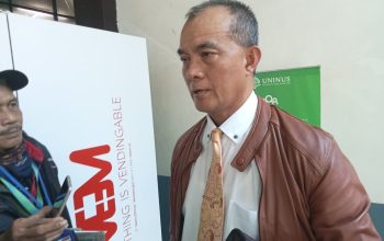 Wakil Walikota Bandung Raih Gelar S3 Nya Ini Tanggapan Rektor Uninus