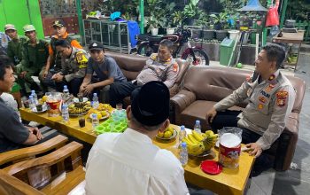 Laksanakan "Ngopi Kamtibmas" di Muara Bakti, Kapolsek Babelan Ajak Masyarakat Wujudkan Keamanan dan Kenyamanan Lingkungan Laksanakan “Ngopi Kamtibmas” di Muara Bakti, Kapolsek Babelan Ajak Masyarakat Wujudkan Keamanan dan Kenyamanan Lingkungan