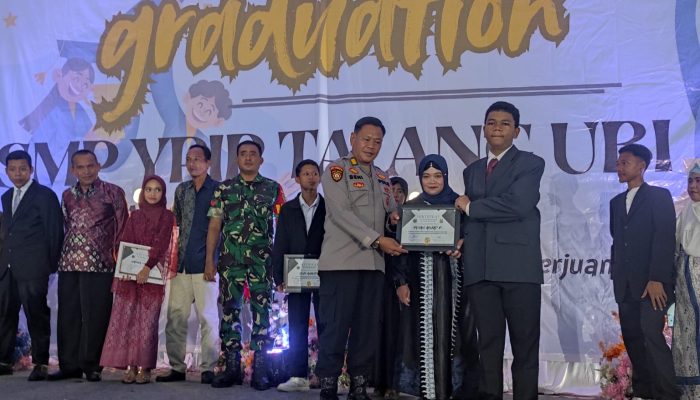 Polri dan Pendidikan Bersinergi: Wakapolsek Talang Ubi Hadiri Wisuda SMP YPIP, Dorong Generasi Tangguh dan Visioner