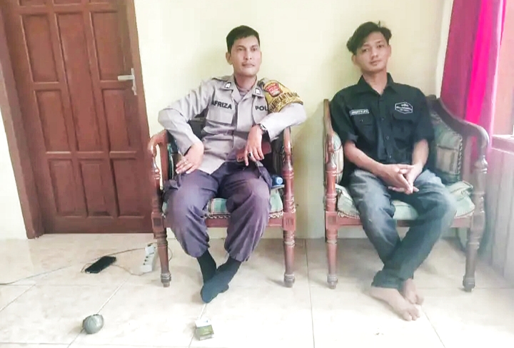 Bhabinkamtibmas Polsek Pebayuran Laksanakan Giat Kunjungan Sambang Warga