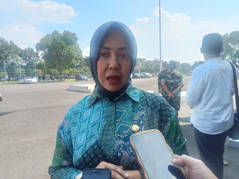 Ketua DPRD kabupaten Bandung Hj.Reni Rahayu Fauzi S.H. Secara Resmi Melepas Pemberangkatan Rombongan Keberangkatan 436 Jemaah Haji