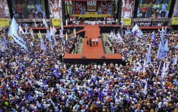 Presiden Prabowo Hadiri Peringatan Hari Buruh Internasional di Monas