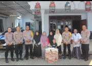 Kapolres Bondowoso Jalin Silaturahmi dengan Pengasuh Ponpes Nurul Kholil sebagai bentuk wujud polisi deket dengan ulama Kapolres Bondowoso Jalin Silaturahmi dengan Pengasuh Ponpes Nurul Kholil sebagai bentuk wujud polisi deket dengan ulama