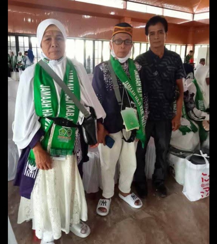 Bupati Penukal Ababa Lematang Ilir, Melepas Keberangkatan 32 Jama'ah Haji Tahun 2025