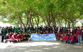 Mahasiswa Ikma-Sergai Gelar Aksi Bersih Pantai di Lhokseumawe