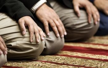 Hukum Ikut Shalat Jamaah namun Beda Niat dengan Imam