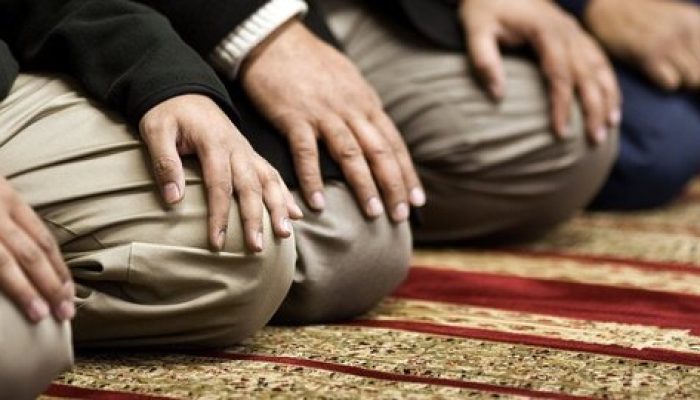 Hukum Ikut Shalat Jamaah namun Beda Niat dengan Imam
