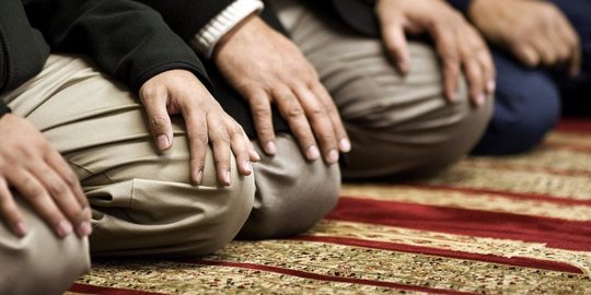 Hukum Ikut Shalat Jamaah namun Beda Niat dengan Imam