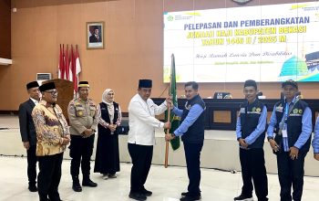 Pemkab Bekasi Lepas 7 Petugas Bersama 442 Calon Haji Kloter 9 Kabupaten Bekasi