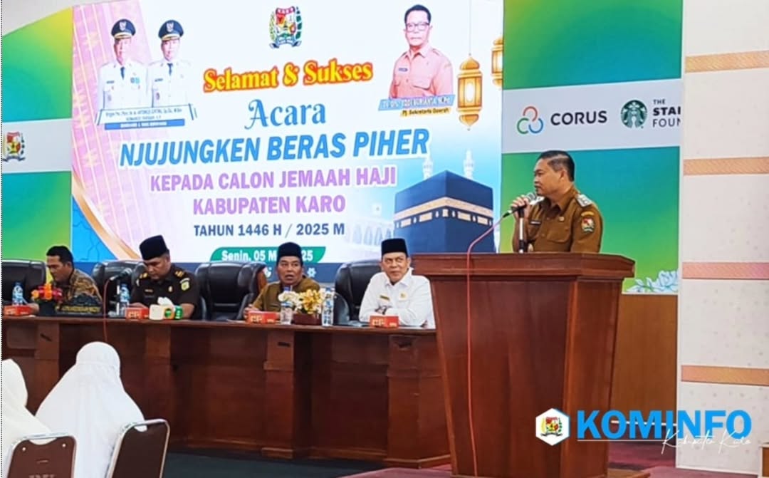 Wakil Bupati Karo Njujungken Beras Piher kepada Calon Jemaah Haji Tahun 1446 H/2025 M Wakil Bupati Karo Njujungken Beras Piher kepada Calon Jemaah Haji Tahun 1446 H/2025 M