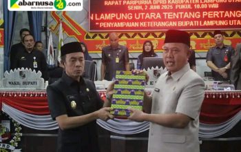 Wakil Bupati Romli Hadiri Rapat Paripurna DPRD Lampung Utara Penyampaian LKPJ APBD 2024, Dapat Kejutan ulang Tahun Dari Pimpinan Dewan Wakil Bupati Romli Hadiri Rapat Paripurna DPRD Lampung Utara Penyampaian LKPJ APBD 2024, Dapat Kejutan ulang Tahun Dari Pimpinan Dewan