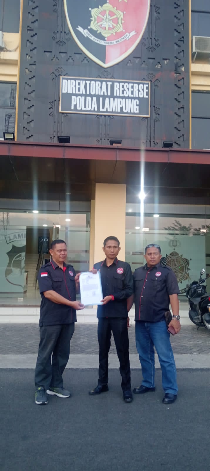 Dugaan Penyalahgunaan UU ITE, Tiga Wartawan Melaporkan Tengku Wahyu Yang Mengaku Pengacara Bupati Lampung Barat Ke Polda Lampung