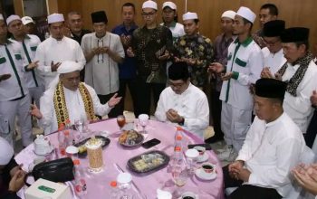 Makan siang Dan Doa Bersama Di Rumah Jabatan Bupati Lampung Utara Bersama Imam Besar Habib Muhammad Rizieq Shihab Makan siang Dan Doa Bersama Di Rumah Jabatan Bupati Lampung Utara Bersama Imam Besar Habib Muhammad Rizieq Shihab