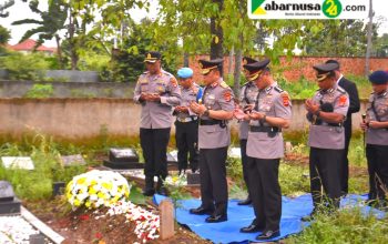 Ziarah Penuh  Haru, Polres Lampung Kenang Briptu Ghalib  Yang  Gugur  Dalam  Pengerebakan  Judi Sabung Ayam