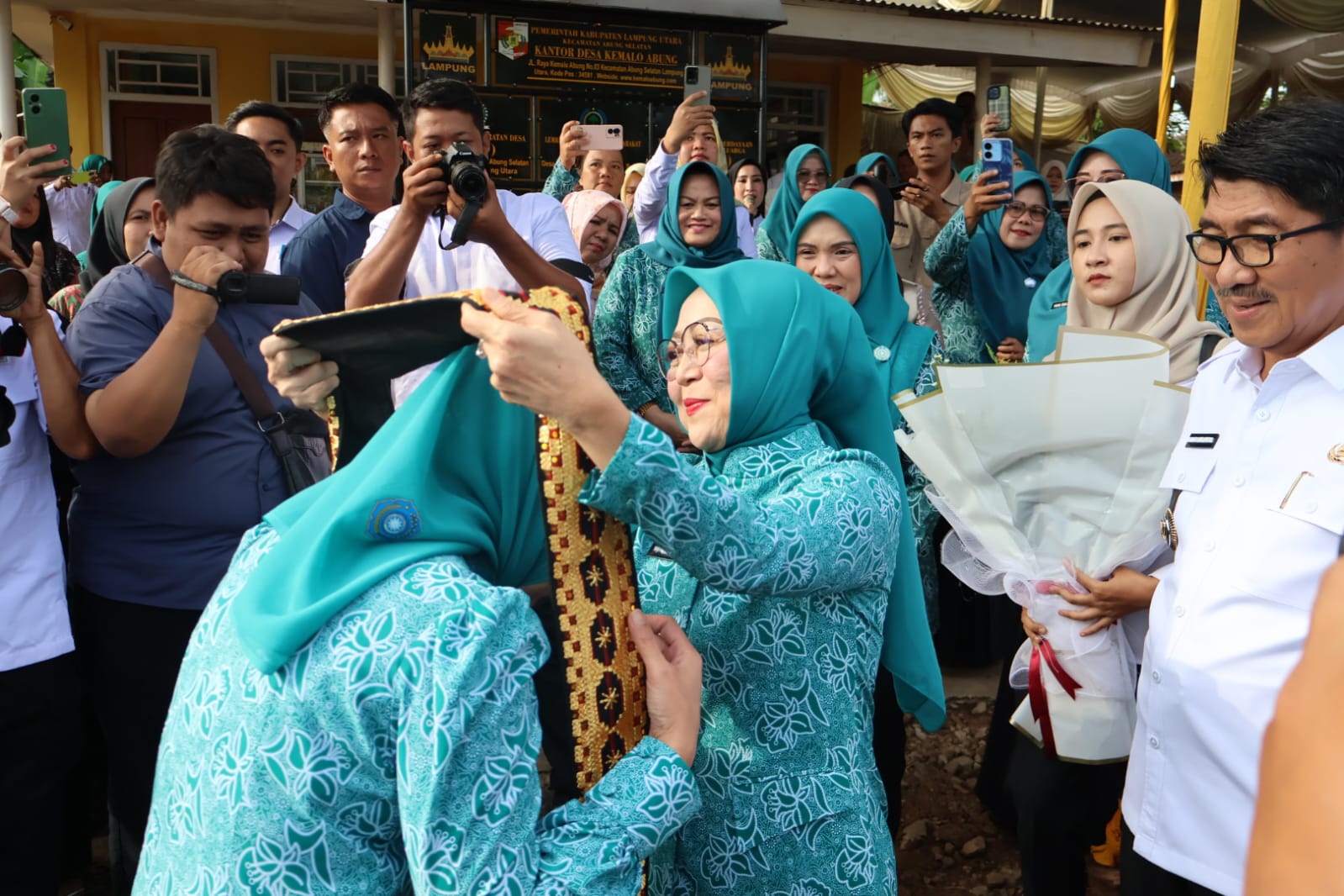 Bupati Lampung Utara DR. IR. H. Hamartoni Ahadis, M.SI Dan Ketua TP-PKK DRG, Meri Farida Hamartoni Sambut Kunjungan Kerja Ketua TP -PKK Provinsi Lampung