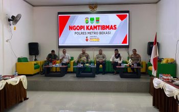 Ngopi Kamtibmas di Desa Lubangbuaya, Polres Metro Bekasi Pererat Hubungan dengan Masyarakat