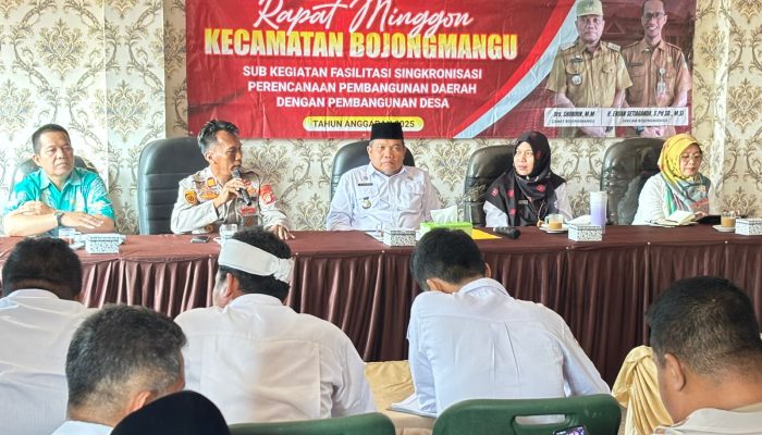 Kapolsek Cibarusah Hadiri Rapat Minggon Tingkat Kecamatan Bojongmangu, Bahas Keamanan dan Kesehatan