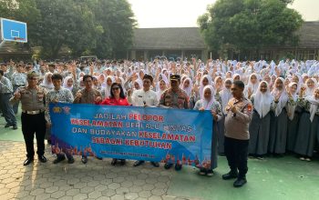 Polsek Babelan Edukasi Pelajar SMAN 1 Tentang Bahaya Narkoba, Bullying, dan Tertib Lalu Lintas Jelang Hari Bhayangkara ke-79