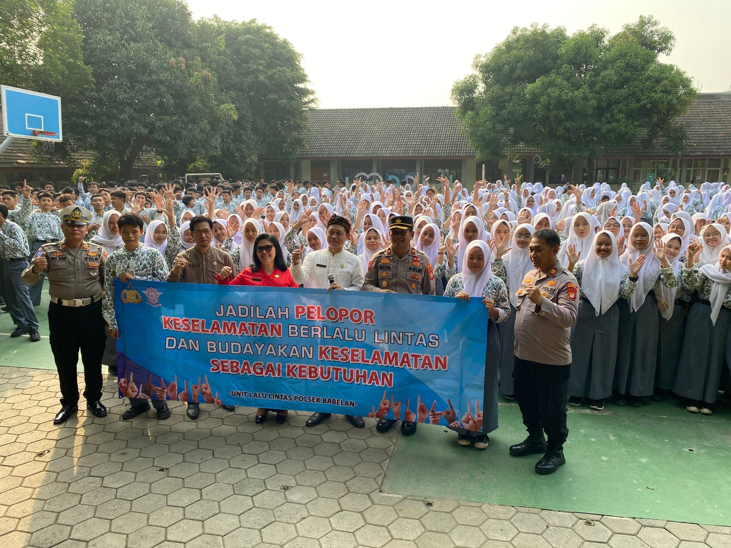 Polsek Babelan Edukasi Pelajar SMAN 1 Tentang Bahaya Narkoba, Bullying, dan Tertib Lalu Lintas Jelang Hari Bhayangkara ke-79