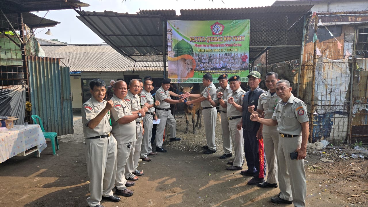 Ketum DPP GPJ Serahkan 3 Ekor Sapi Kepada Ketua Panitia Qurban Idul Adha 1446H/ 2025M Untuk di Sembelih