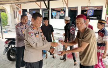 Polsek Cikarang Timur Salurkan Daging Hewan Qurban kepada Masyarakat
