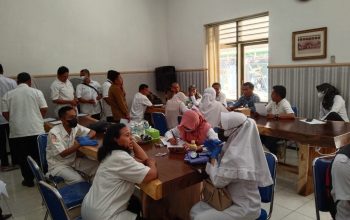Dukung Program Pemerintah, Perum Perhutani KPH Bondowoso & Dinas Kesehatan Gelar Pemeriksaan Karyawan - Karyawati