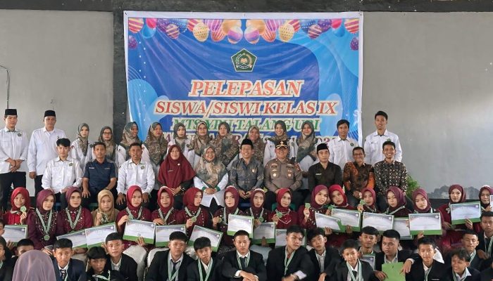 Kapolsek Talang Ubi Hadiri Acara Kelulusan MTS YPII, Kapolres PALI Tekankan Peran Strategis Generasi Muda