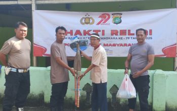 Polsek Cibarusah Gelar Bhakti Religi dalam Rangka Hari Bhayangkara ke-79, Berikan Bantuan dan Pembersihan Masjid