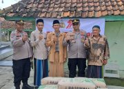 Polsek Serang Baru Gelar Bakti Sosial Religi dalam Rangka HUT Bhayangkara ke-79, Berikan Bantuan Semen untuk Masjid