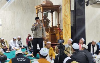Sinergi Polri dan Ulama, Kapolsek Cakung Sholat Subuh Keliling dan Dzikir Bersama di Masjid Jami ATTAWAB Sinergi Polri dan Ulama, Kapolsek Cakung Sholat Subuh Keliling dan Dzikir Bersama di Masjid Jami ATTAWAB