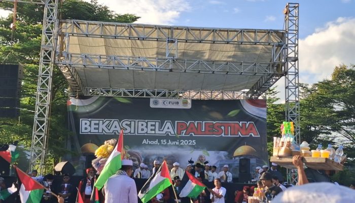 Aksi Damai Bela Palestina 2025 di Bekasi, Bupati Ade Kuswara Kunang Bantu Donasi 100 Juta Dukung Perjuangan Kemerdekaan Palestina