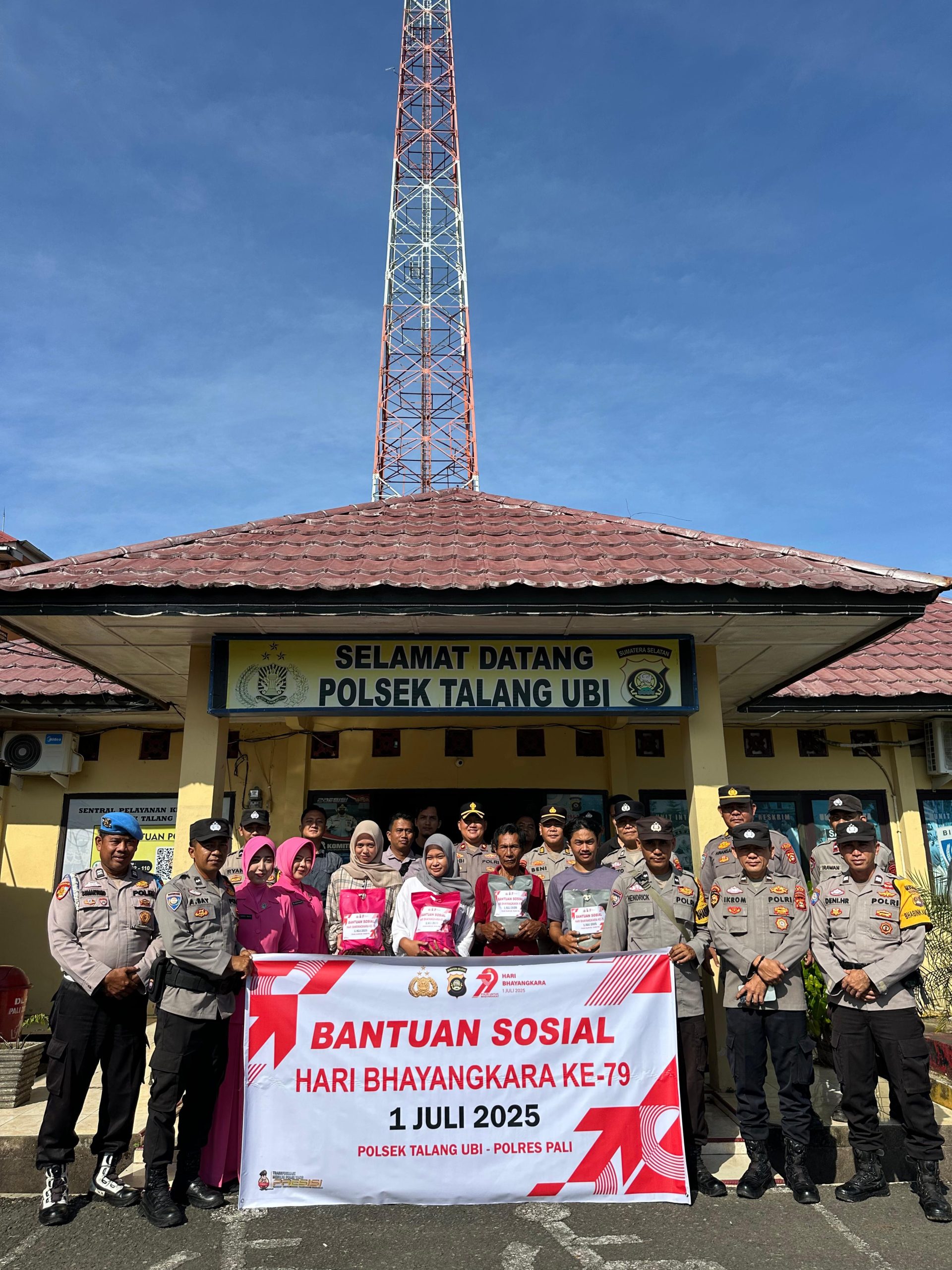 Polsek Talang Ubi Salurkan 50 Paket Sembako dalam Baksos HUT Bhayangkara ke-79: Wujud Nyata Kepedulian Polri terhadap Masyarakat