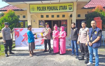 Bakti Sosial HUT Bhayangkara ke-79, Polsek Penukal Utara Salurkan 50 Paket Sembako Untuk Warga Kurang Mampu Bakti Sosial HUT Bhayangkara ke-79, Polsek Penukal Utara Salurkan 50 Paket Sembako Untuk Warga Kurang Mampu