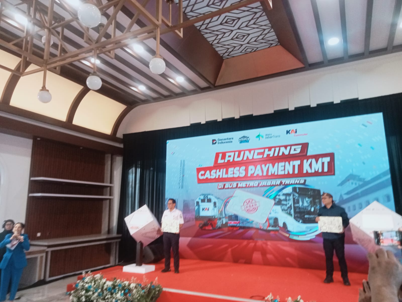 KMT Menyatu di Bandung Raya. Satu Kartu, Banyak Moda, Transportasi Publik Kian Terintegrasi