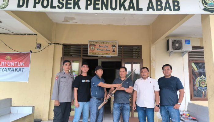 Kesadaran Hukum Meningkat,Warga Serahkan Dua Pucuk Senpi Rakitan ke Polsek Penukal Abab dalam Rangka Ops Senpi Musi 2025