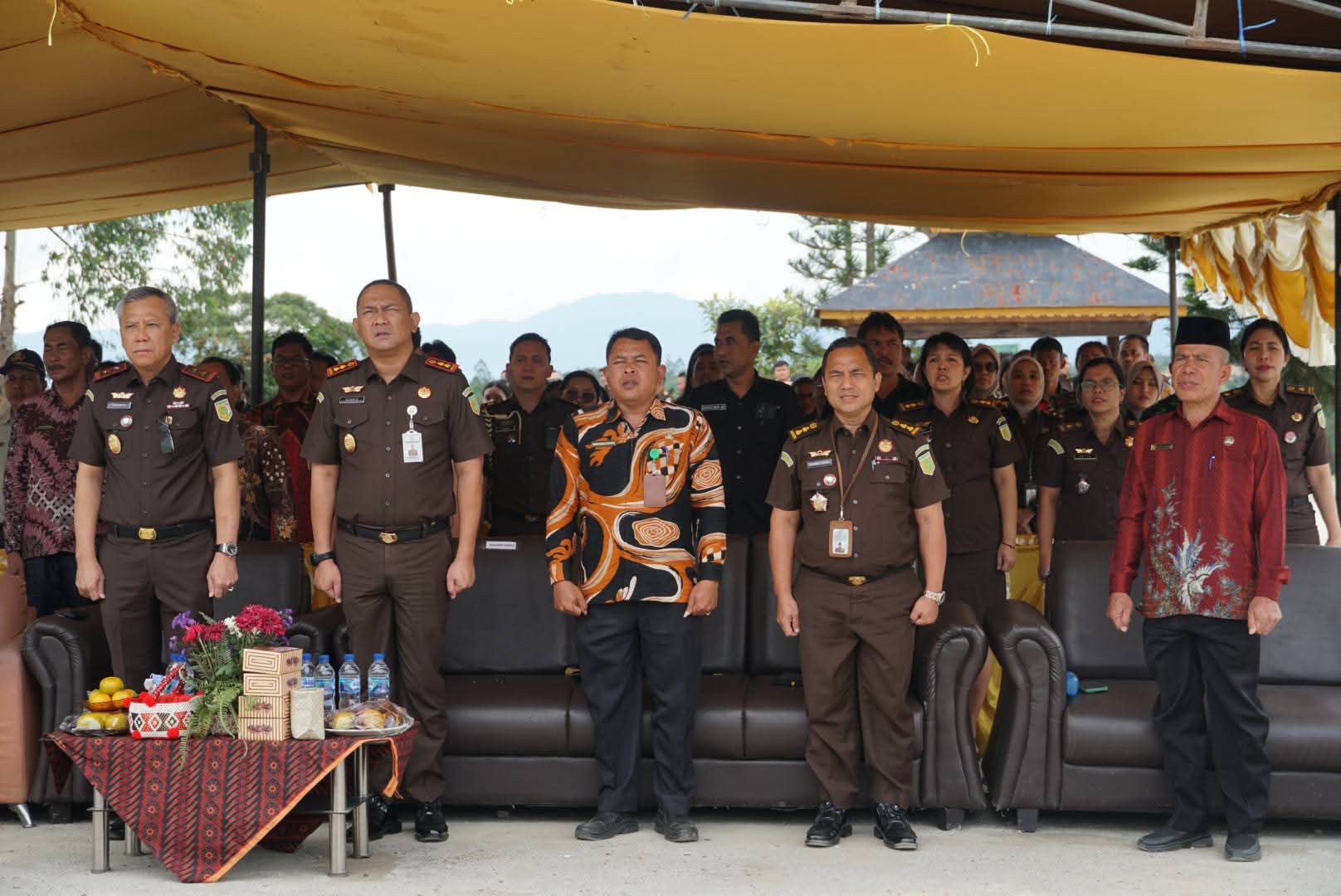 Adhyaksa Peduli Lingkungan Penanaman Bibit Pohon yang dilaksanakan di SMK Negeri 1 Merek