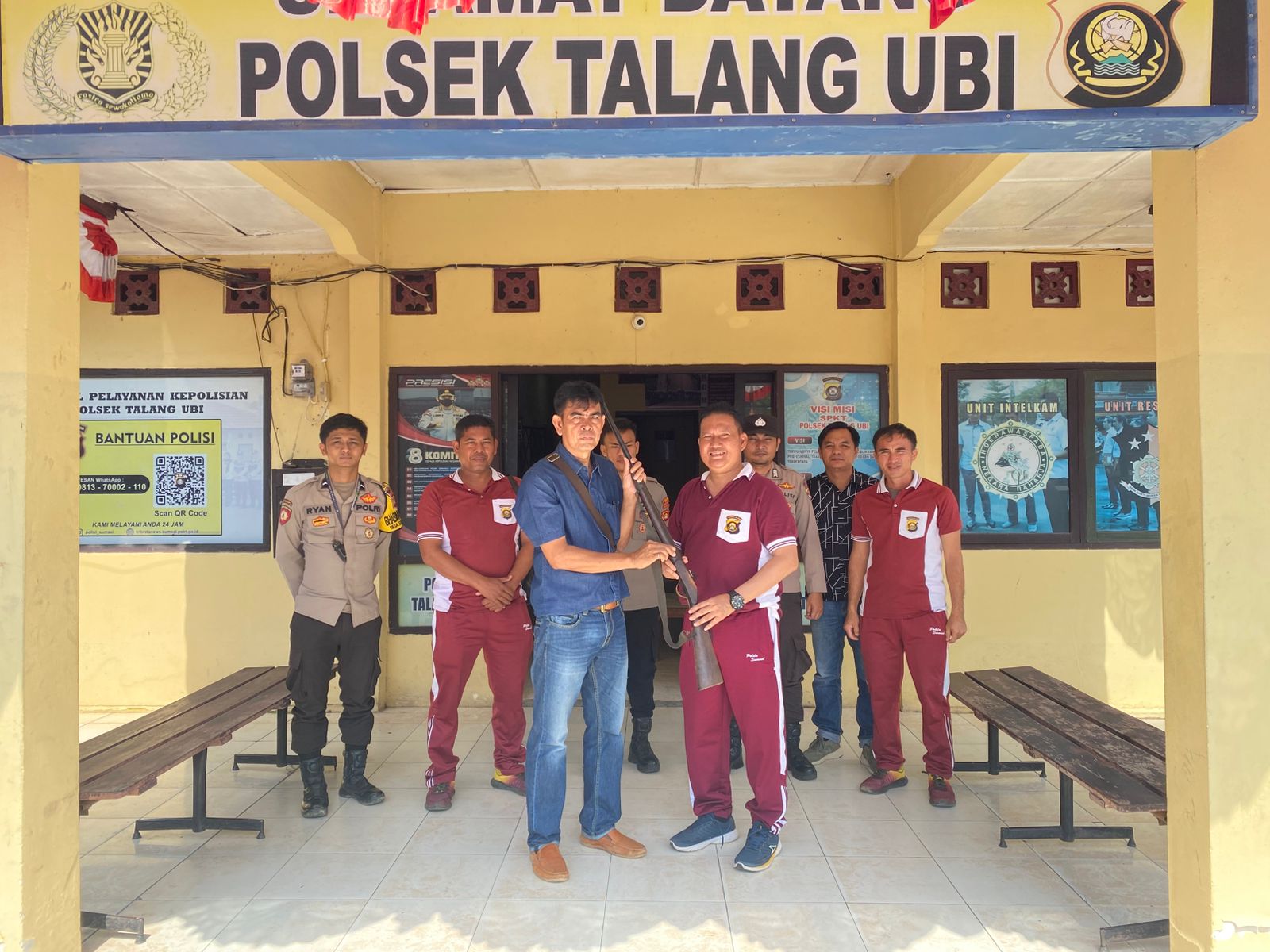 Warga Serahkan Senpi Laras Panjang Jenis Kecepek ke Polsek Talang Ubi