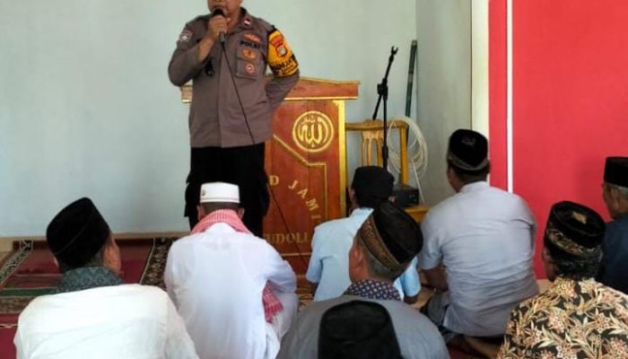 Bhabinkamtibmas Desa Karangmulya Bojongmangu Laksanakan Safari Kamtibmas Sebelum Solat Jum’at