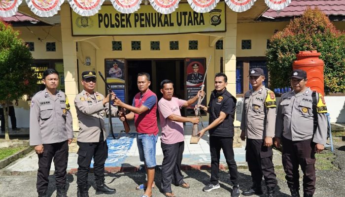 Dukung Operasi Senpi Musi 2025, Warga Serahkan Dua Pucuk Senjata Api Rakitan ke Polsek Penukal Utara