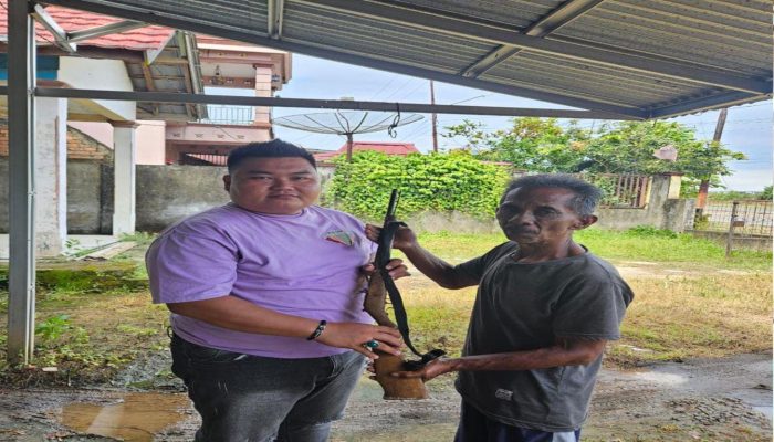 Warga Sumberejo Serahkan Senpira Laras Panjang ke Satreskrim Polres PALI dalam Rangka Operasi Senpi Musi 2025