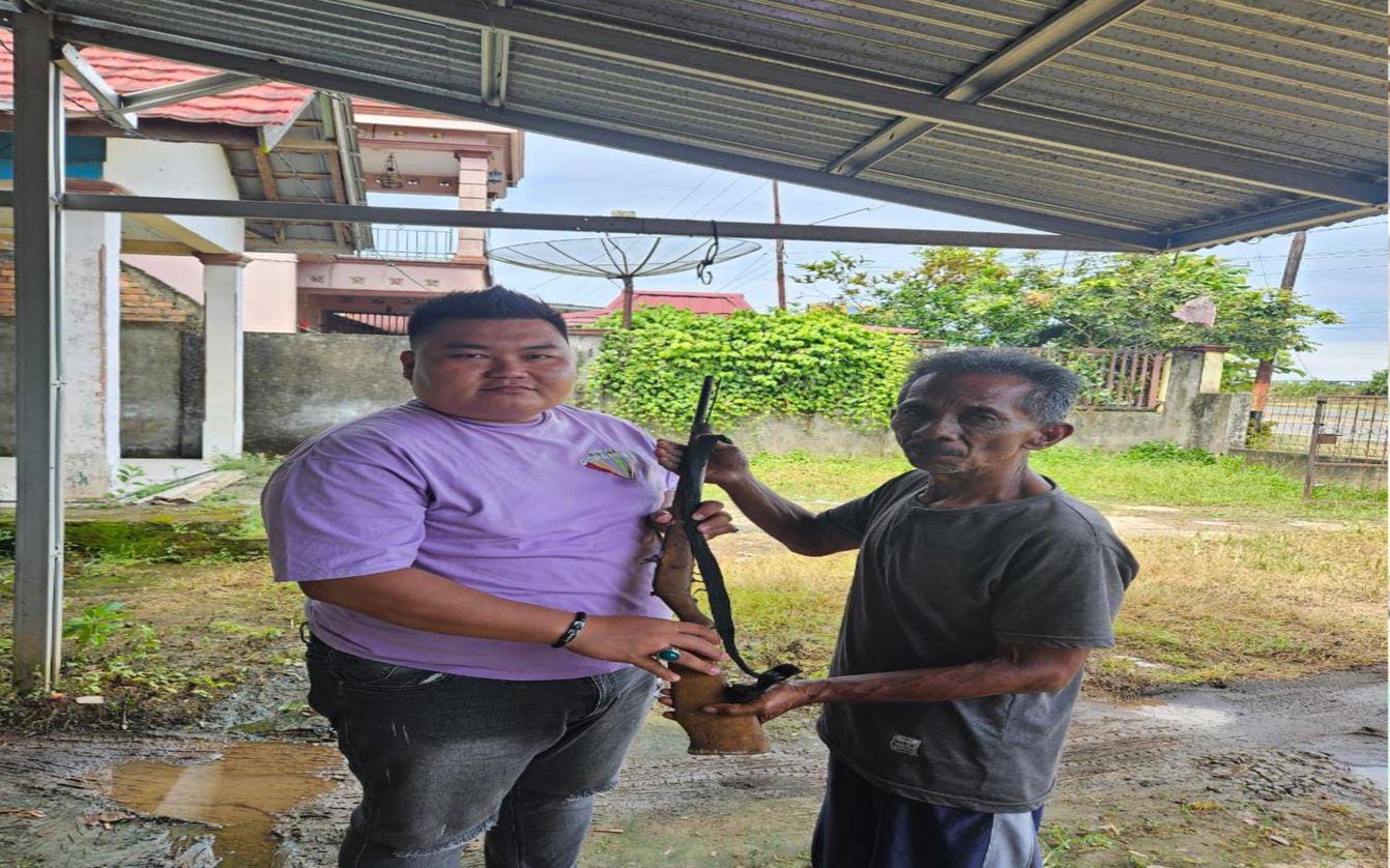 Warga Sumberejo Serahkan Senpira Laras Panjang ke Satreskrim Polres PALI dalam Rangka Operasi Senpi Musi 2025